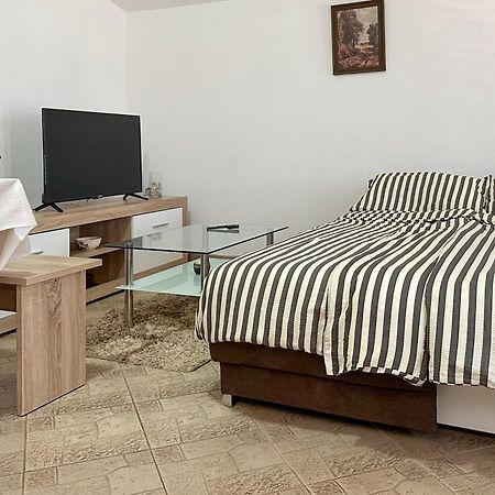 Pahert Beach Apartment Vir Exterior photo